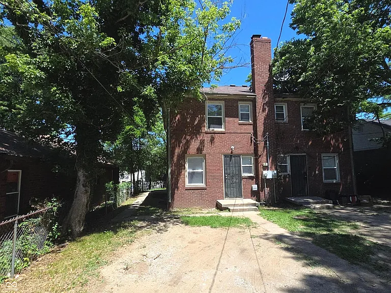 2221 E 38th St — Photo 14
