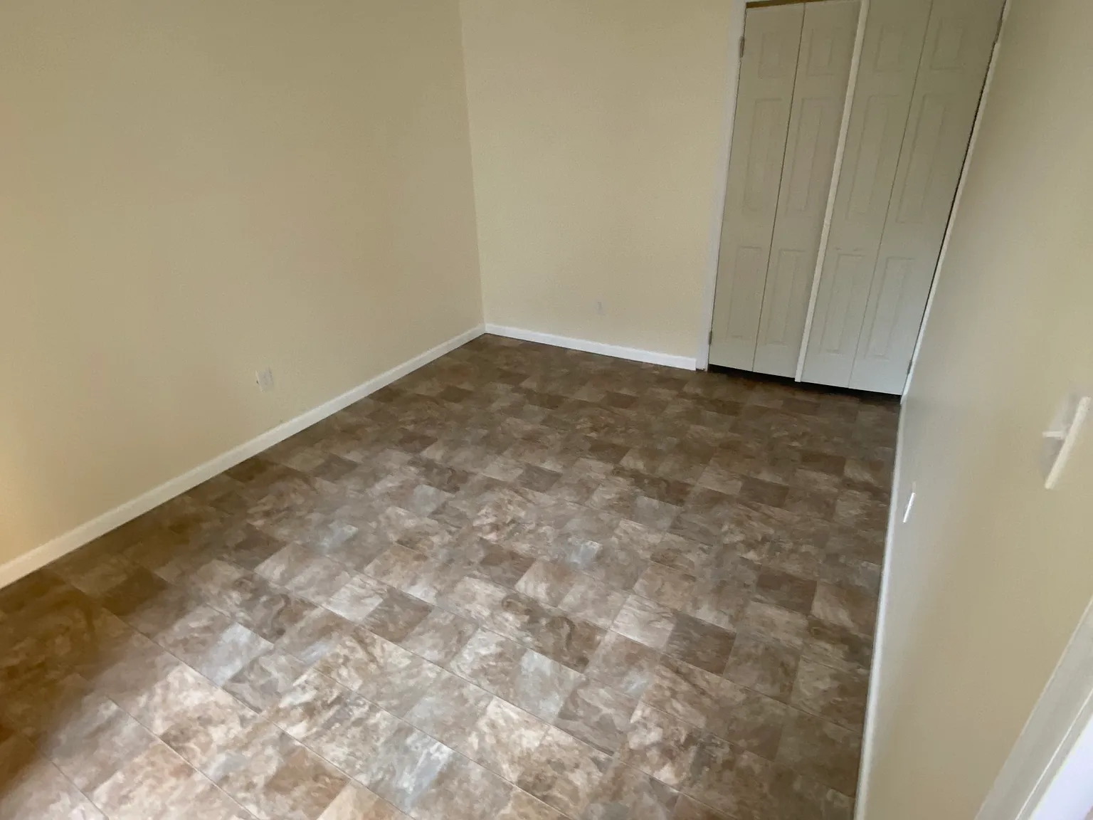 1 bed, 950 sqft, $1,350 — Photo 2