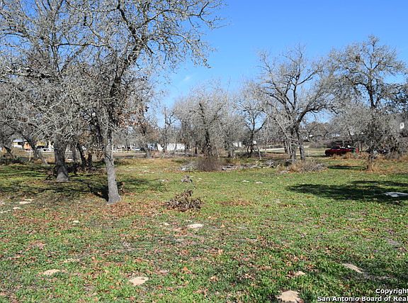 3rd image of 552 Peaceful Ln