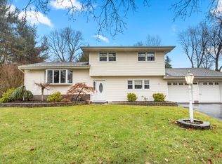 712 Stevens Ct, Paramus, NJ 07652