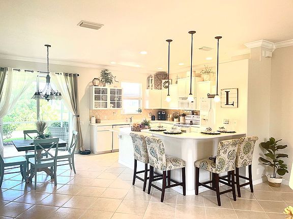 5th image of 2900 Royal Palm Dr