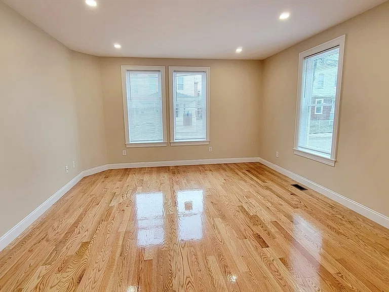 64 Waverly St #2 — Photo 8