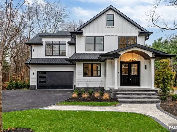 94 Midland Ave, Wyckoff, NJ 07481