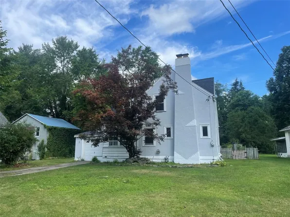 1860 Castle Gardens Rd, Vestal, NY 13850
