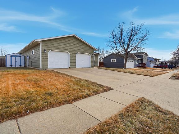 5th image of 5062 Basswood St