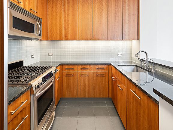3rd image of 11 E 29th St APT 17B