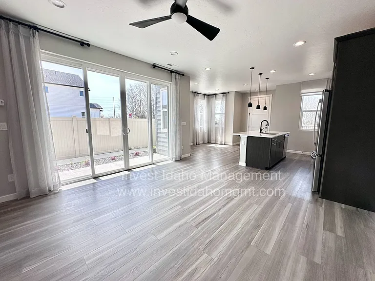 373 N Stone Canyon Ln — Photo 10