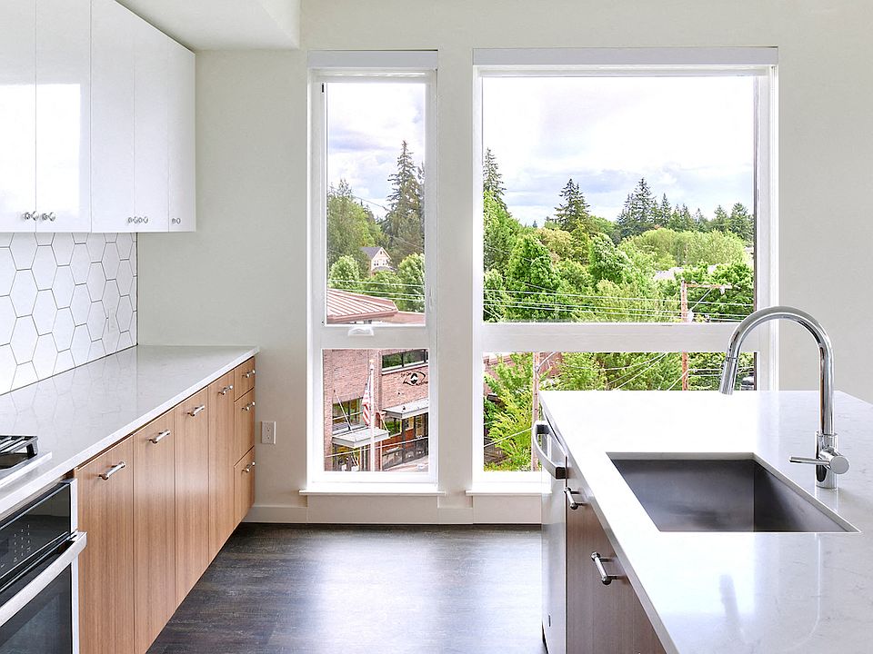 Multnomah Station Apartments kitchen with a view
