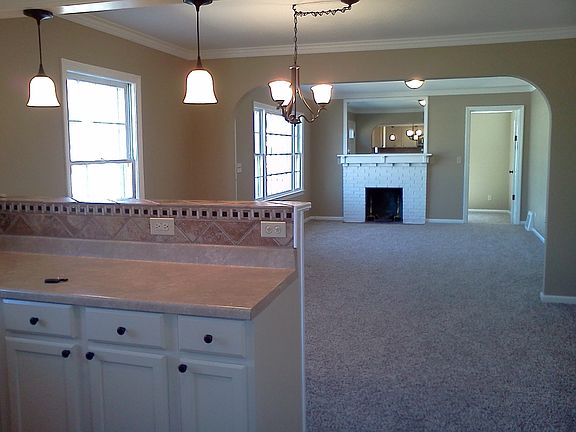 5th image of 607 E 105th St
