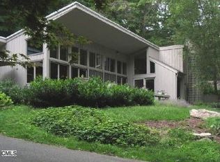 165 Mamanasco Rd, Ridgefield, CT 06877