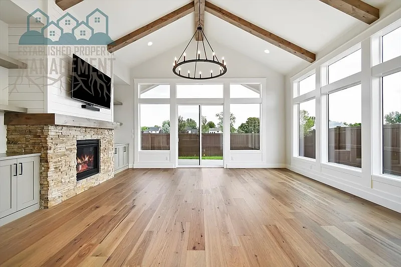 3 bed, 2.0 bath, 2385 sqft, $3,595 — Photo 4