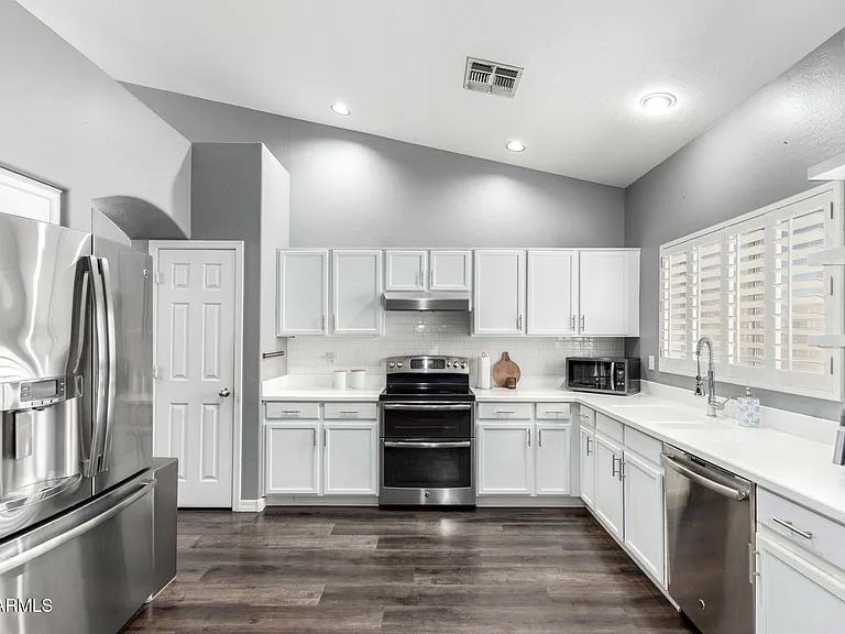 5257 W Belmont Ave — Photo 8