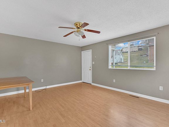 3rd image of 168 Mullins St
