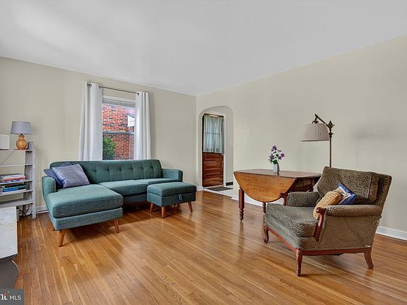4th image of 2817 Boas St
