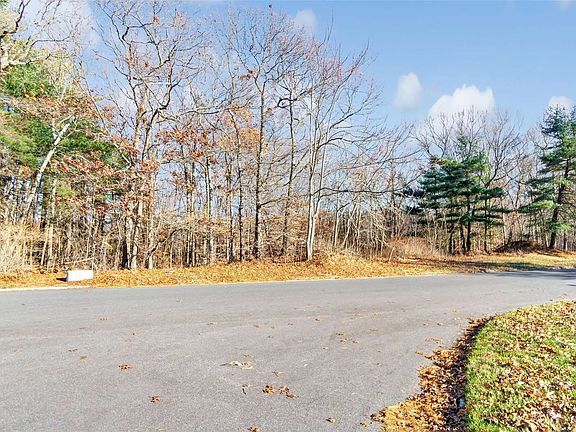 5th image of 38 Moet Dr