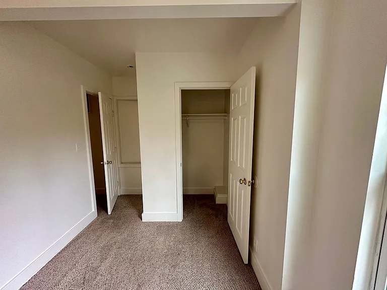 321 N School St — Photo 17