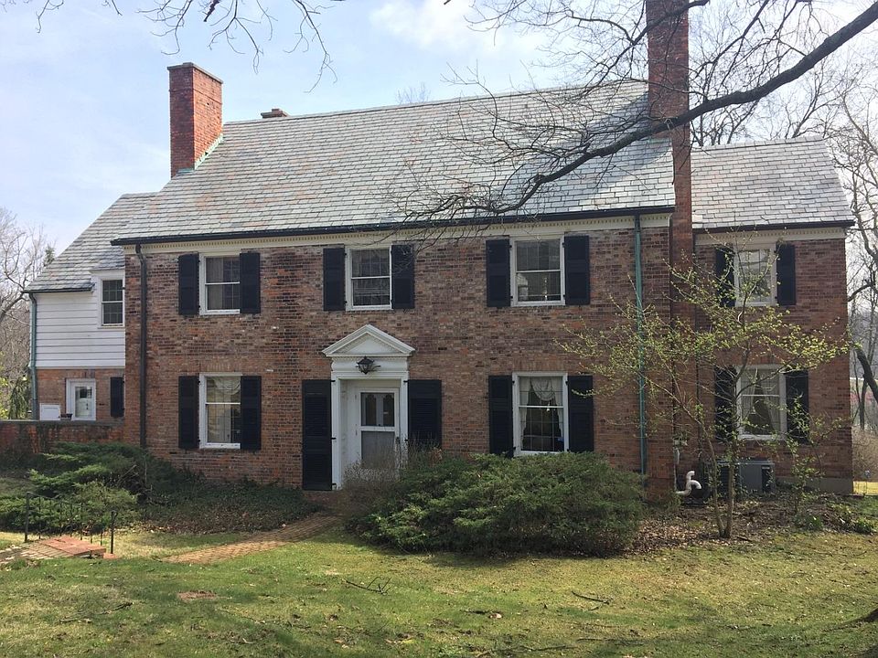 1st image of 4 Tanglewood Ln