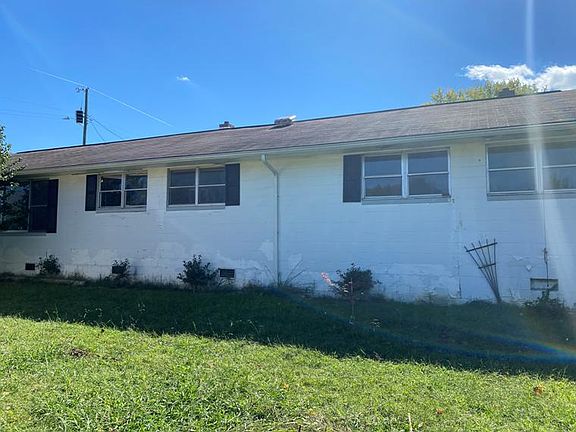 4th image of 132 & 134 Maryville Cir