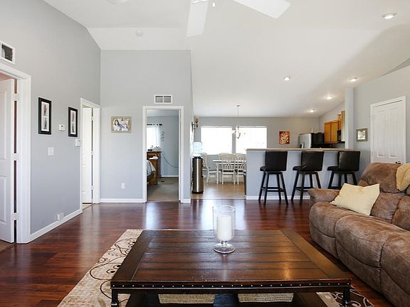 4th image of 7419 Black Pine Dr