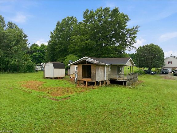 3rd image of 300 Brewer Rd