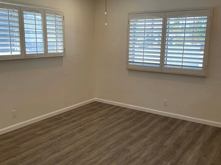 22602 Victory Blvd — Photo 12
