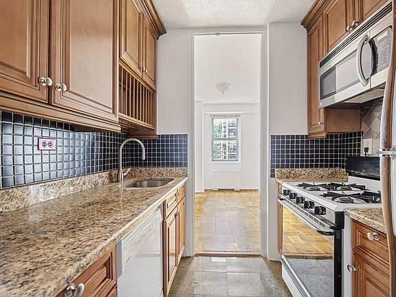 5th image of 300 E 40th St APT 18S