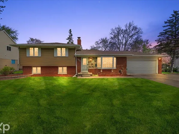 397 E Hurst Dr, Troy, MI 48085