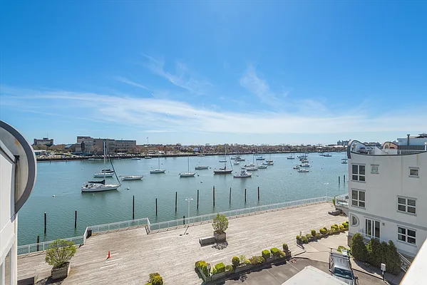 Sold by High Class Realty SB LLC | media 21