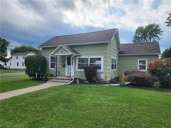 37 Maple St, Auburn, NY 13021