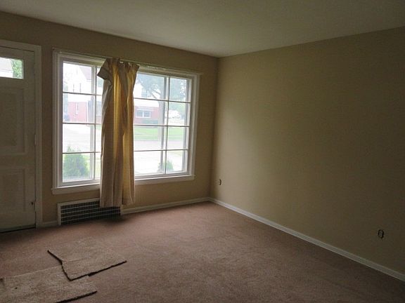 4th image of 22090 Crystal Ave