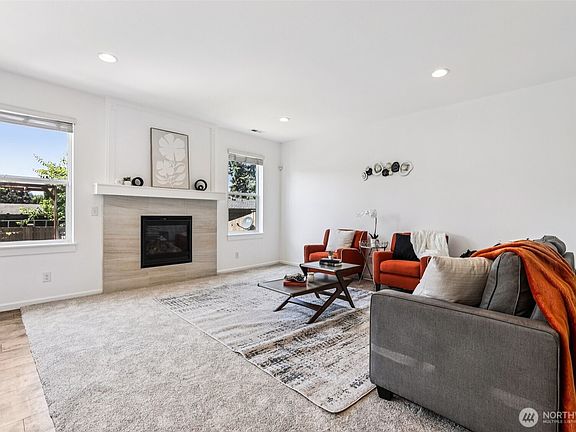 5th image of 1006 32nd Street NW