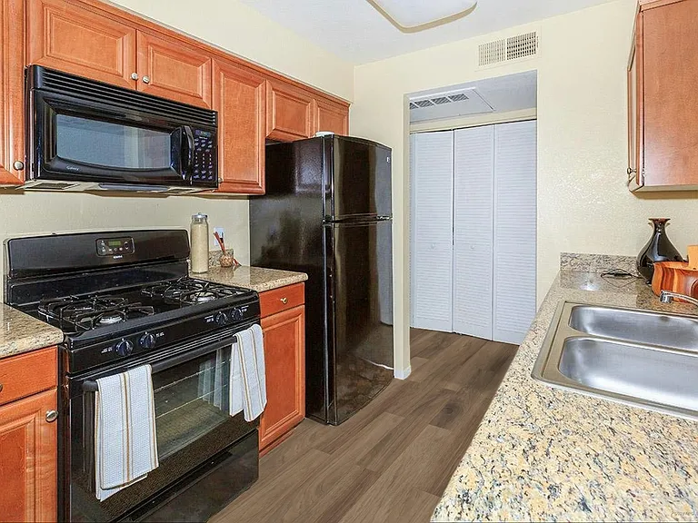 Legacy Pointe — Photo 53