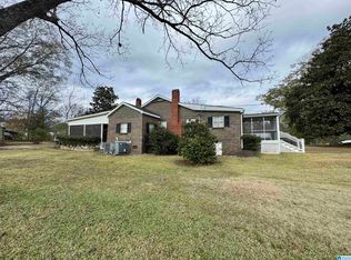 72 2nd St NW, Graysville, AL 35073