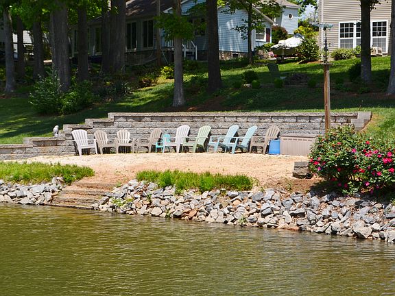 3rd image of 6941 Wateredge Dr