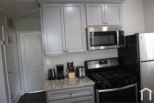2239 Chester St SE — Photo 3