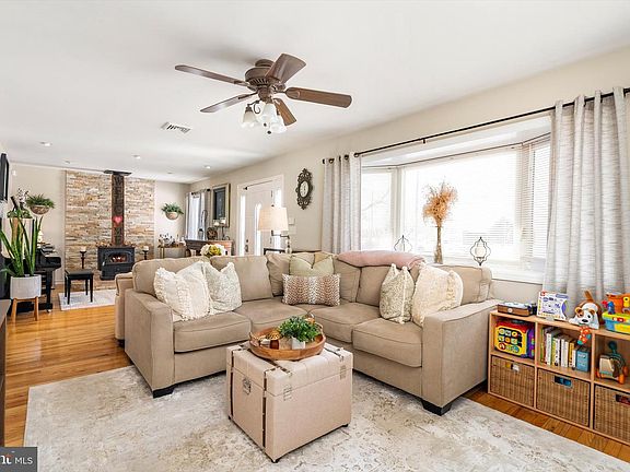 3rd image of 387 Chesterfield Jacobstown Rd