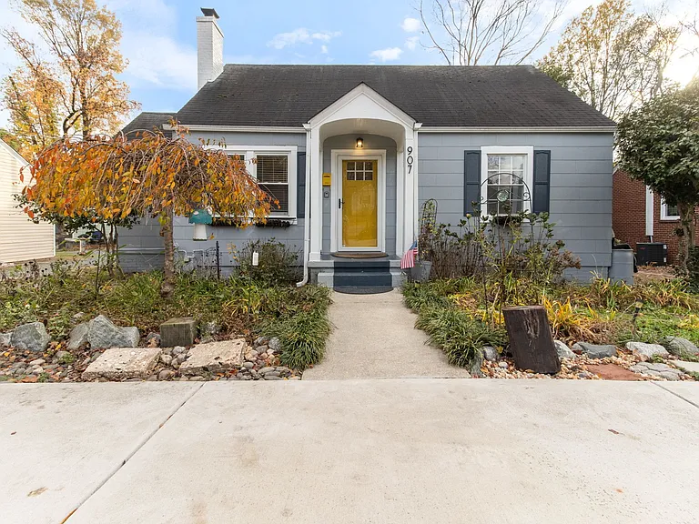 ProminentProperty #VisibleLocation #GreatStreetPresence #AttentionGrabbingHome #LiveAndWork