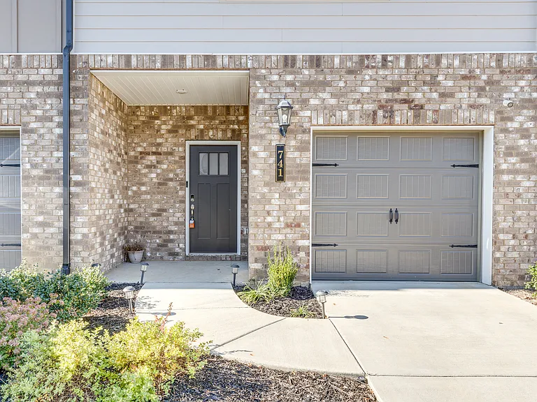 725 Prairie View Dr #1 — Photo 3