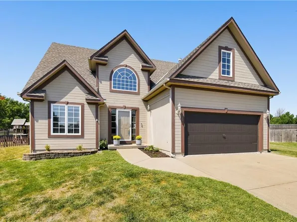 228 SW Ascot Cir, Lees Summit, MO 64082