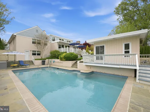 7041 31st St NW, Washington, DC 20015