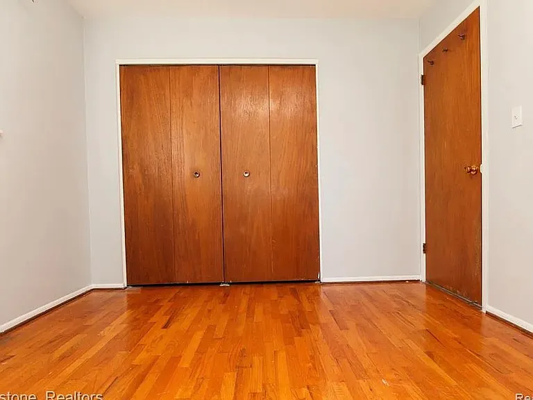24320 Cunningham Ave — Photo 5