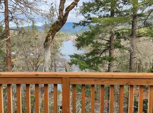 220 Crescent Dr, Shady Cove, OR 97539