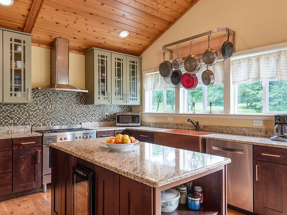 2nd image of 431 Timberland Manor Dr