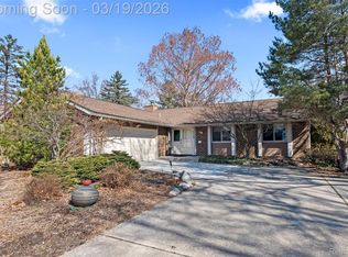 5629 Perrytown Dr, West Bloomfield, MI 48322