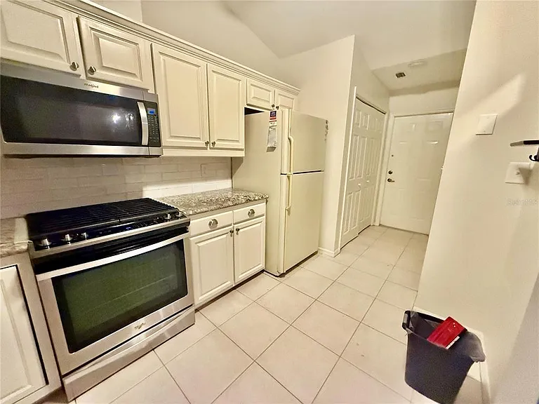 2161 SW 41st Ln — Photo 3