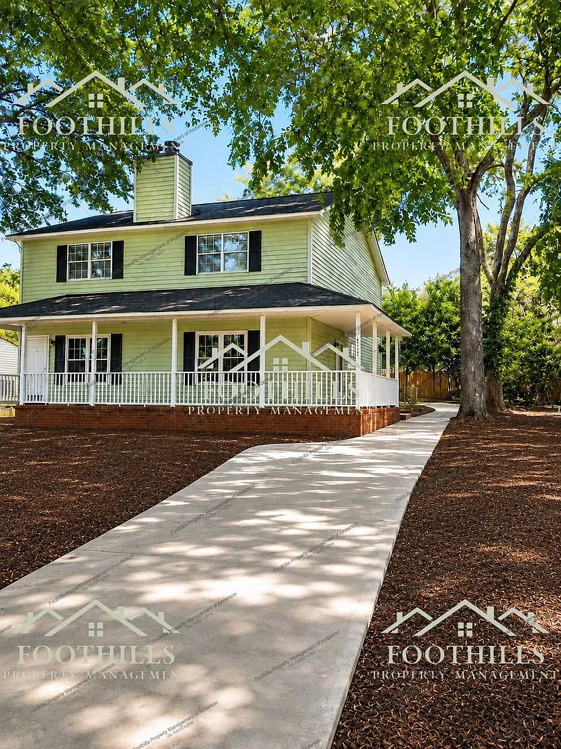 2 bed, 1.5 bath, 1050 sqft, $1,195 — Photo 1