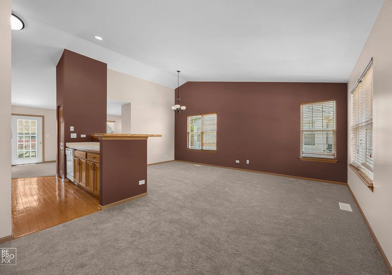 North Naperville Two Bedroom — Photo 2