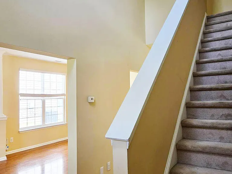 105 Chandler Springs Dr — Photo 3