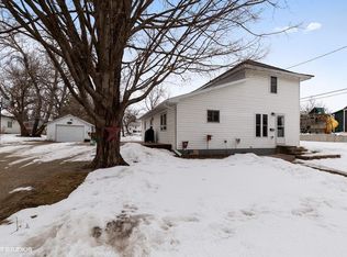 714 2nd St SE, Independence, IA 50644