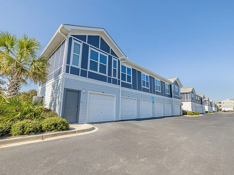 Longshore Commons — Photo 6